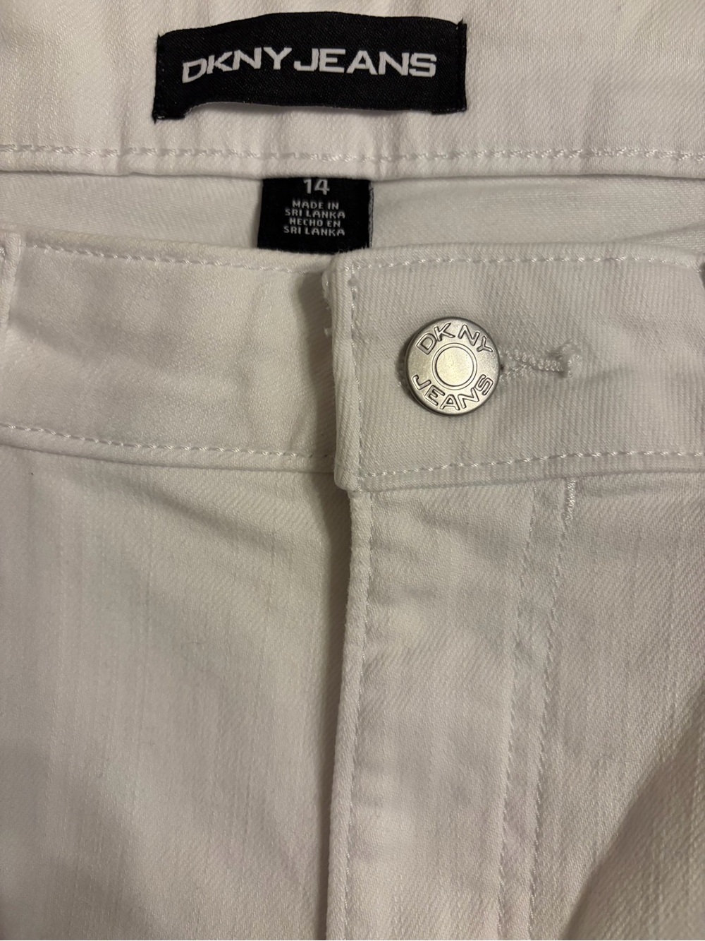NWOT DKNY White Stretch Bermuda Shorts Size 14 Coastal Preppy - Picture 4 of 4
